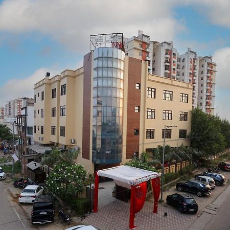 Hotel The Leaf - Gomti Nagar Лакхнау Экстерьер фото