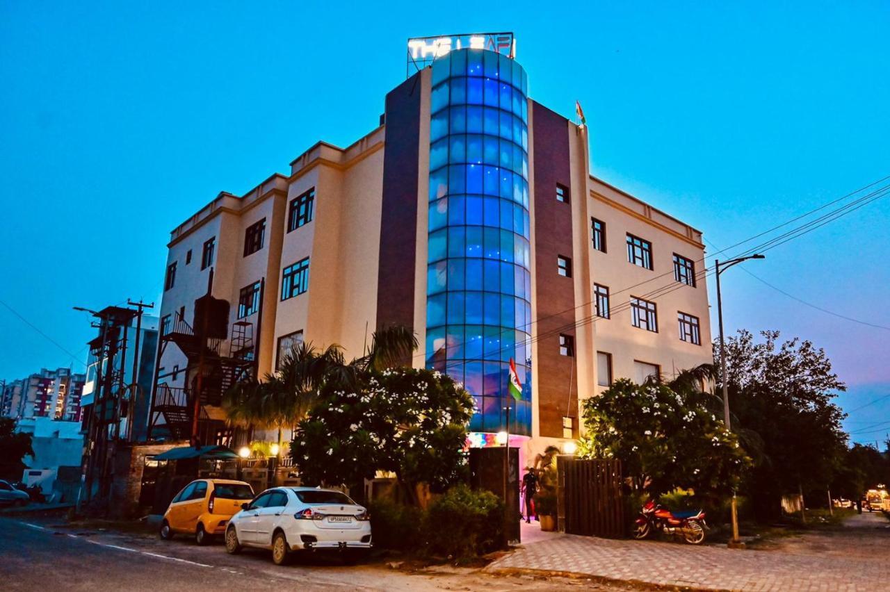 Hotel The Leaf - Gomti Nagar Лакхнау Экстерьер фото