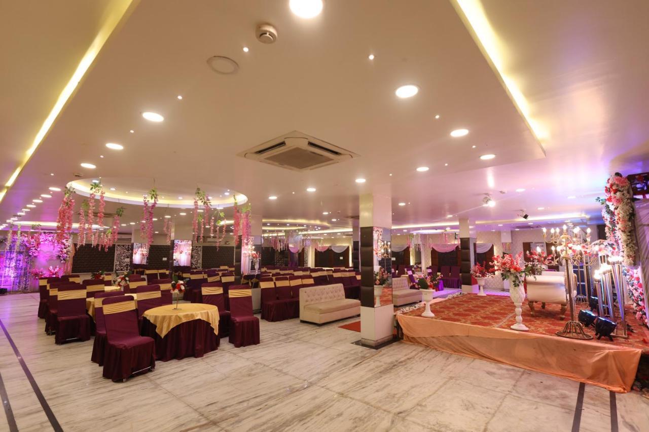 Hotel The Leaf - Gomti Nagar Лакхнау Экстерьер фото