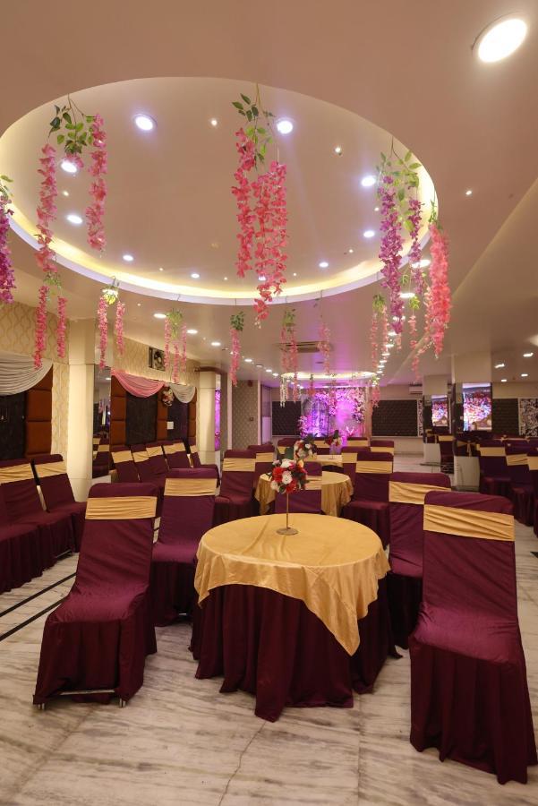 Hotel The Leaf - Gomti Nagar Лакхнау Экстерьер фото