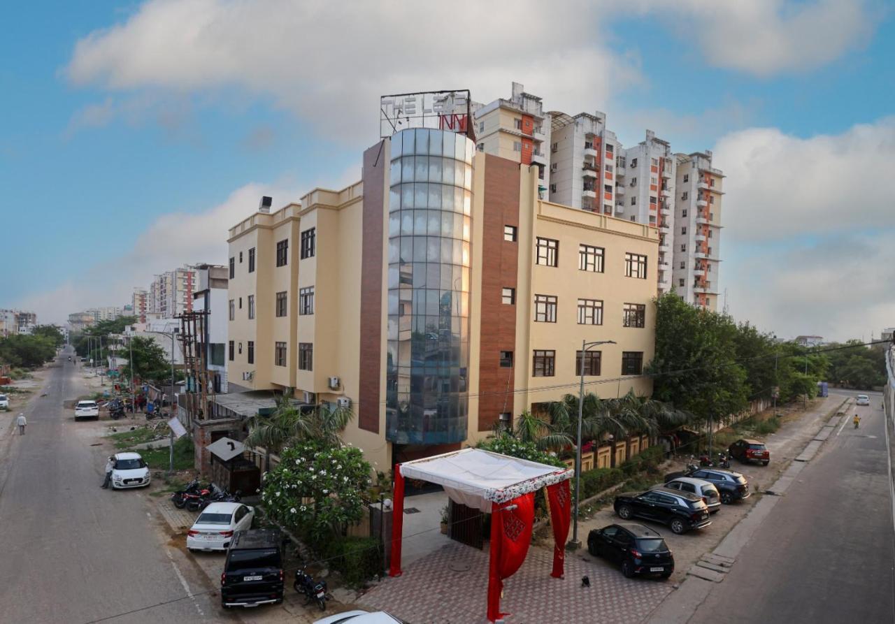 Hotel The Leaf - Gomti Nagar Лакхнау Экстерьер фото