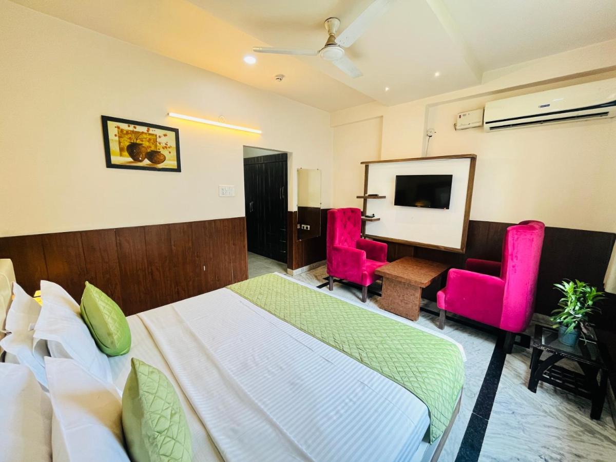 Hotel The Leaf - Gomti Nagar Лакхнау Экстерьер фото