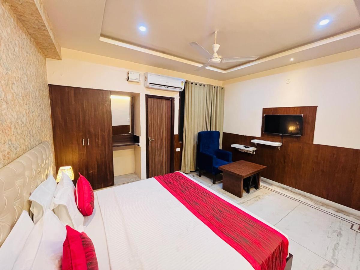 Hotel The Leaf - Gomti Nagar Лакхнау Экстерьер фото