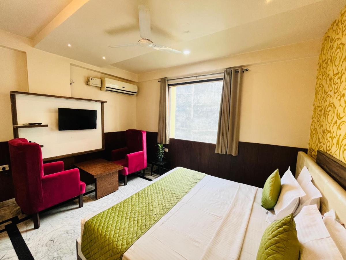 Hotel The Leaf - Gomti Nagar Лакхнау Экстерьер фото