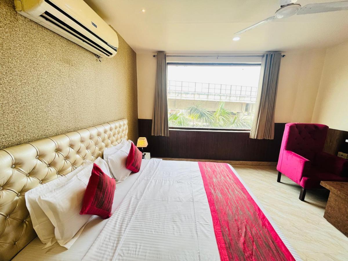Hotel The Leaf - Gomti Nagar Лакхнау Экстерьер фото