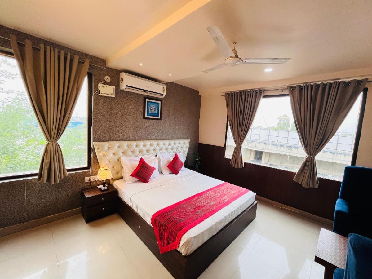 Hotel The Leaf - Gomti Nagar Лакхнау Экстерьер фото