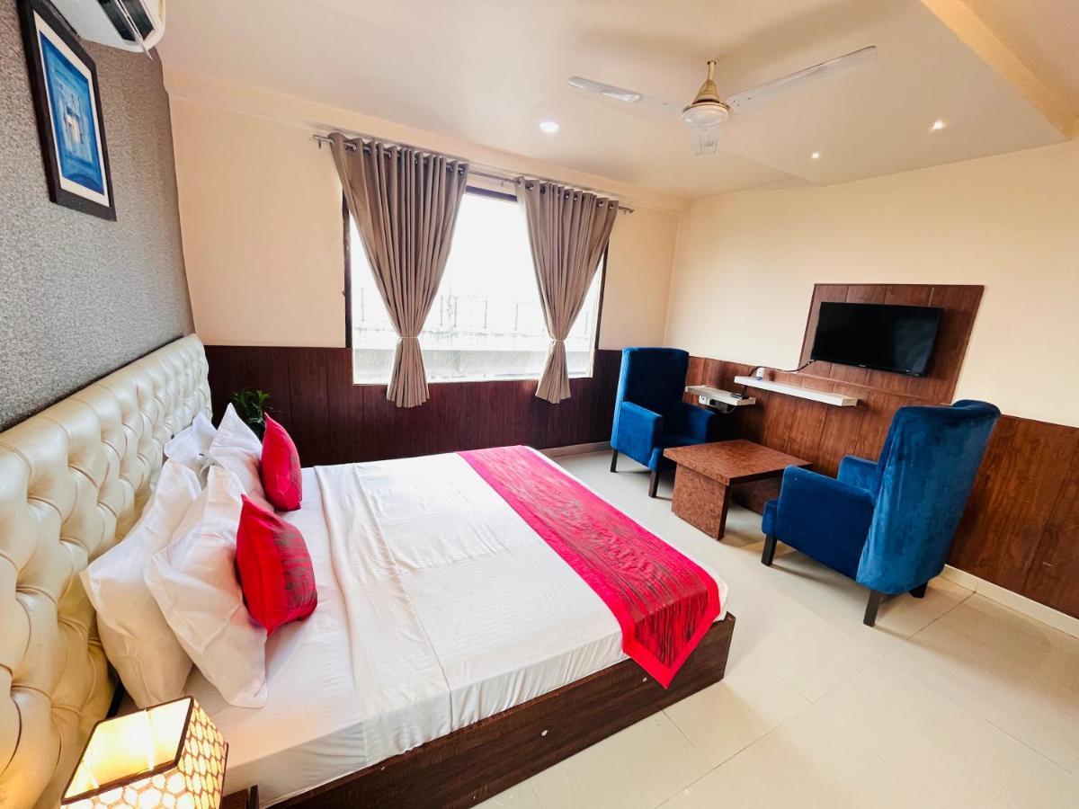 Hotel The Leaf - Gomti Nagar Лакхнау Экстерьер фото