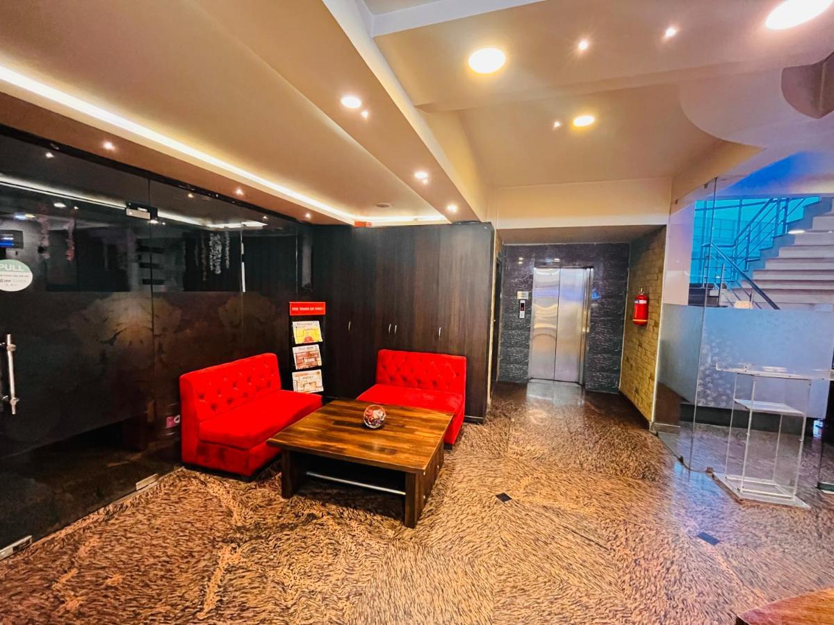 Hotel The Leaf - Gomti Nagar Лакхнау Экстерьер фото